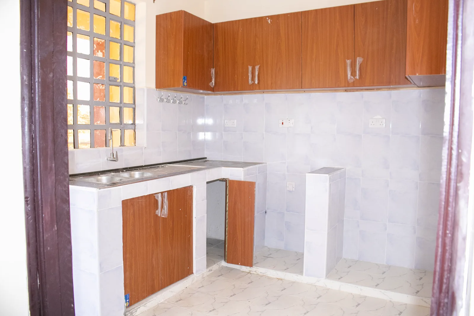 One-bedroom kitchen, cabinets and sink