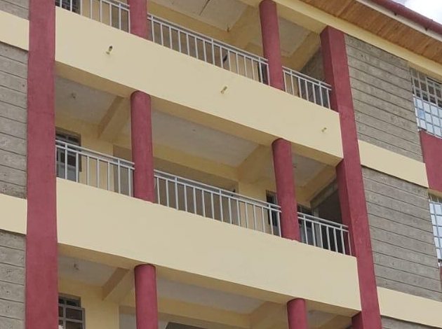 Private balcony overlooking the HilKem compound courtyard