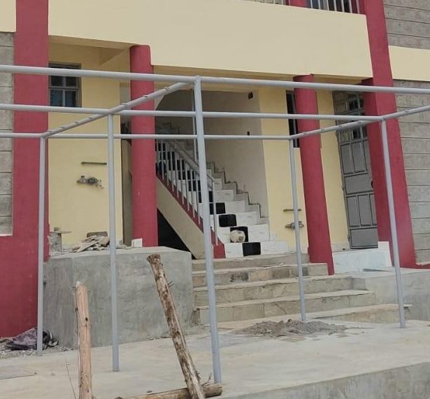 HilKem Court entrance and stairwell
